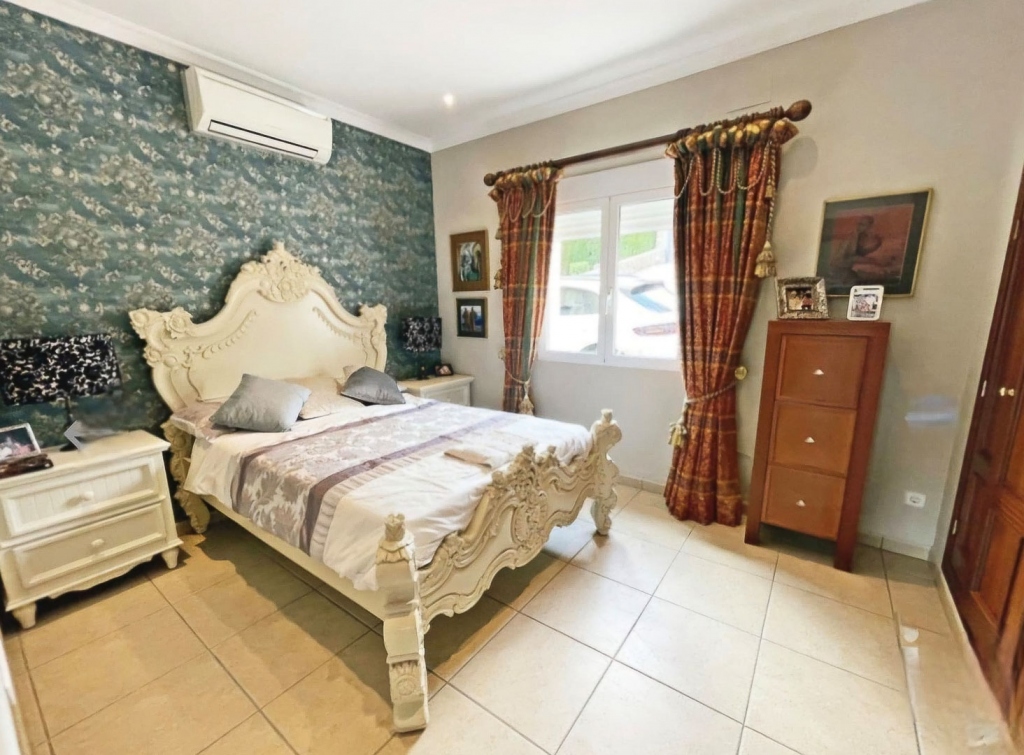 6 bed villa in Pedreguer