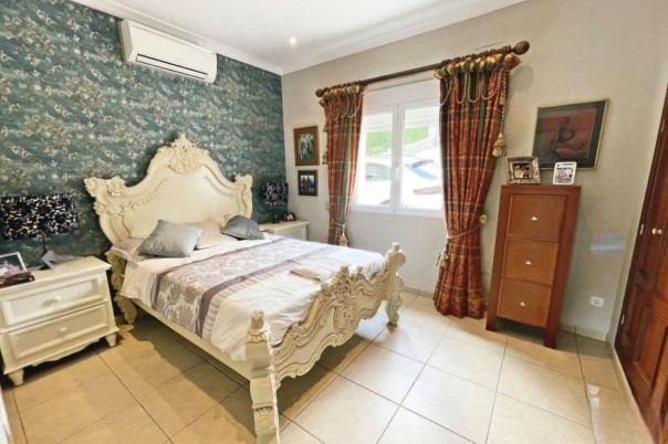6 bed villa in Pedreguer