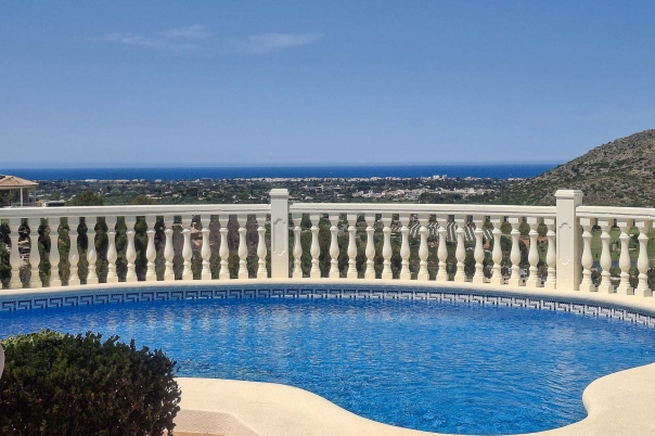 6 bed villa in Pedreguer