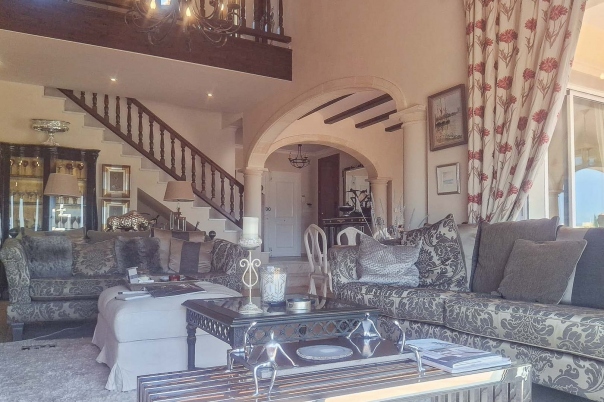 6 bed villa in Pedreguer