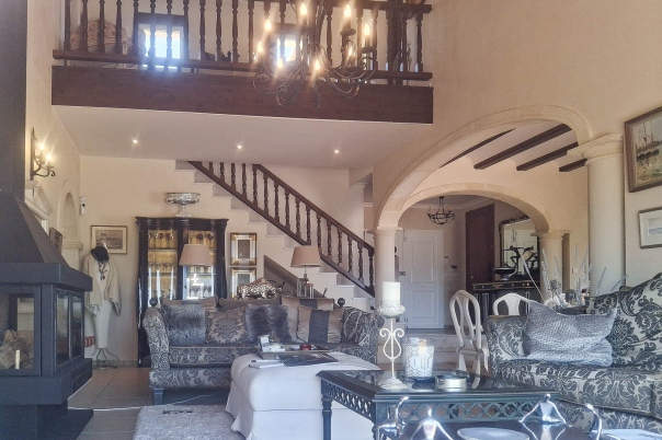 6 bed villa in Pedreguer