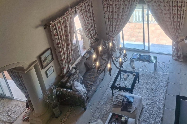 6 bed villa in Pedreguer
