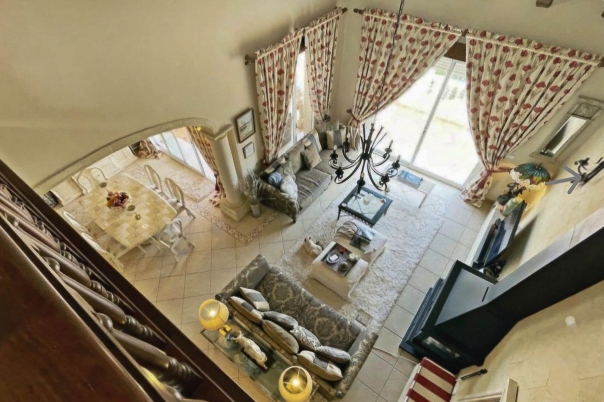 6 bed villa in Pedreguer