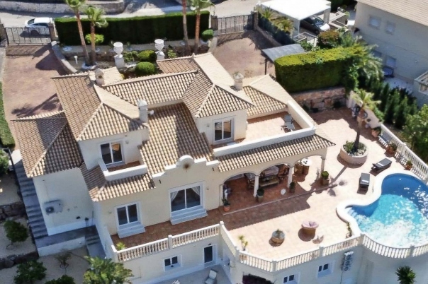 6 bed villa in Pedreguer