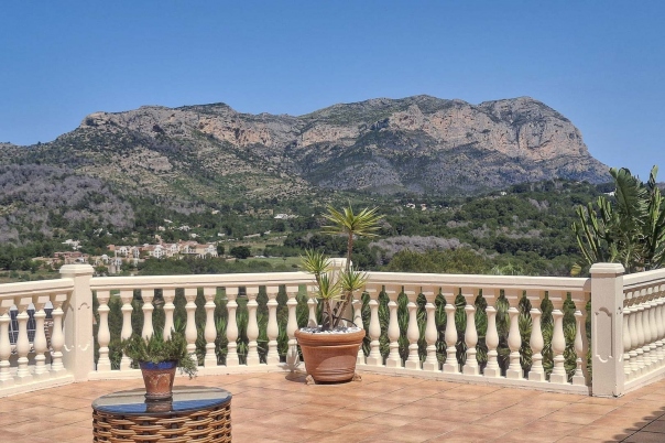 6 bed villa in Pedreguer