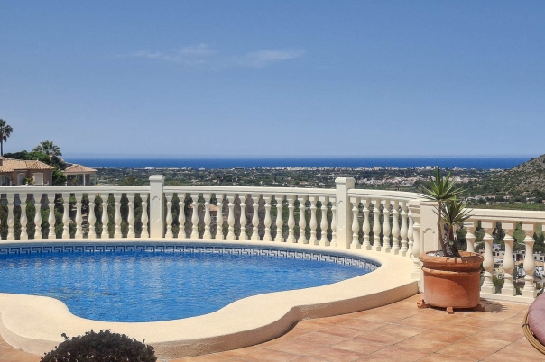 6 bed villa in Pedreguer