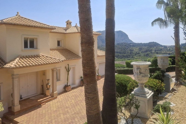 6 bed villa in Pedreguer