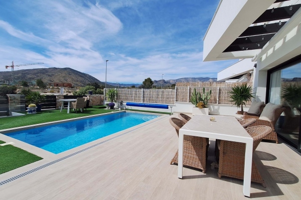 3 bed villa in Finestrat