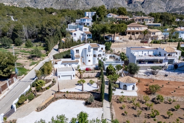 5 bed villa in Altea