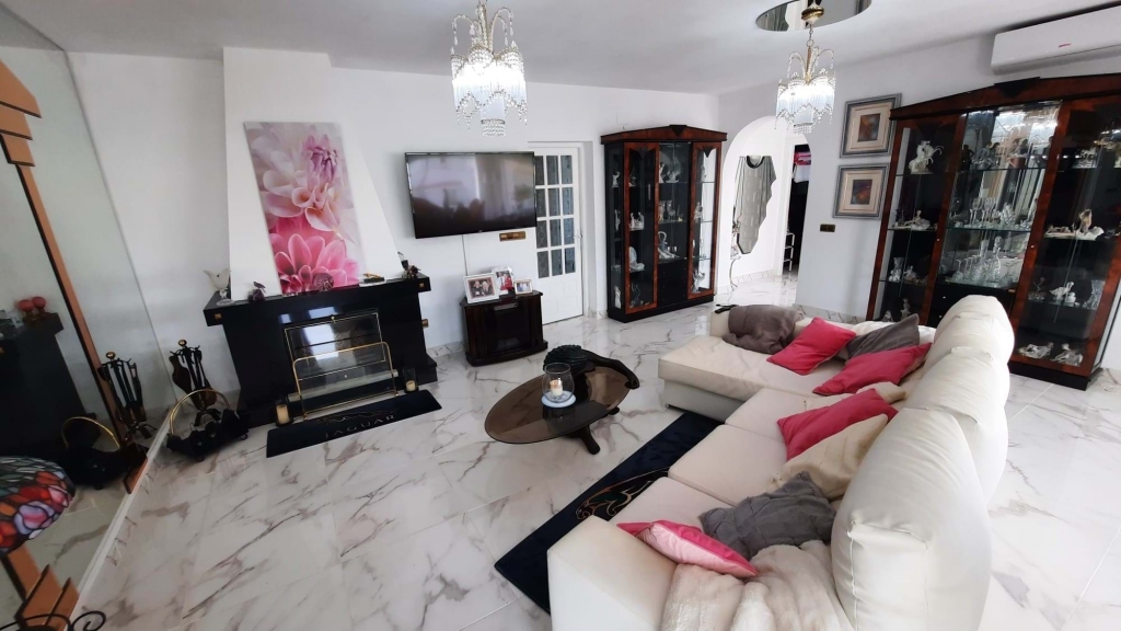 5 bed villa in Alfàs del Pi (l')