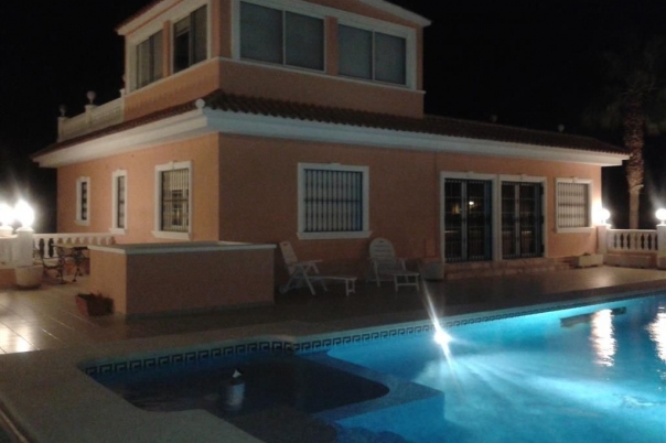 5 bed casa / chalet in Calpe / Calp