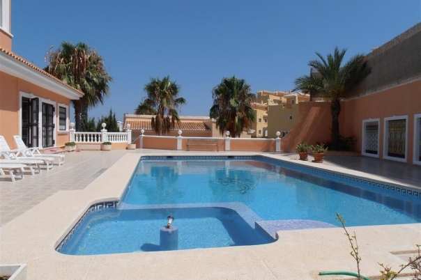 5 bed casa / chalet in Calpe / Calp