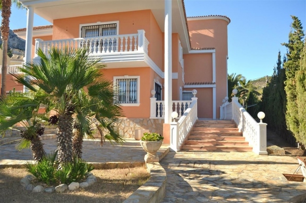 5 bed casa / chalet in Calpe / Calp