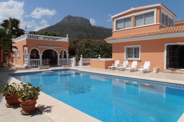 5 bed casa / chalet in Calpe / Calp