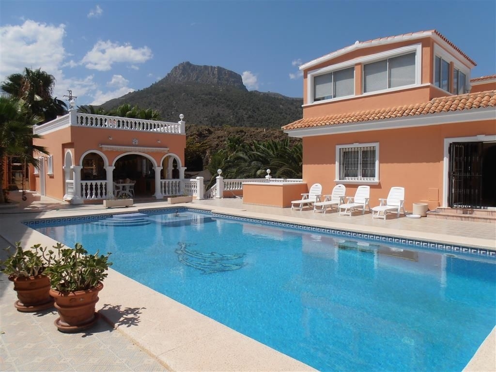 5 bed casa / chalet in Calpe / Calp