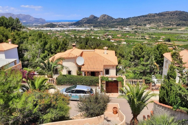 5 bed villa in Pedreguer