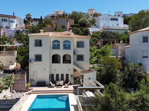 5 bed villa in Pedreguer