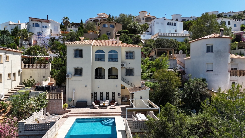 5 bed villa in Pedreguer