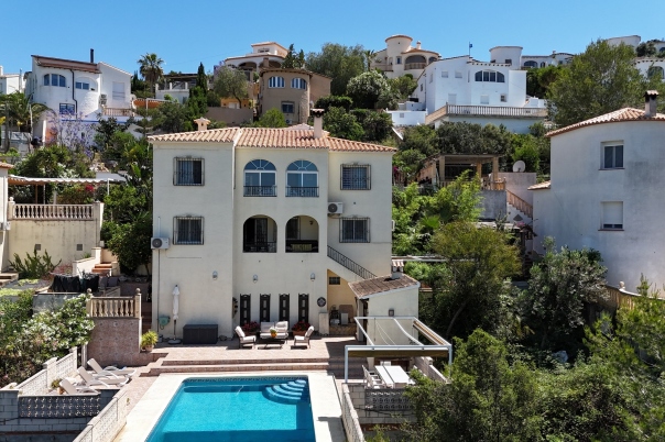 5 bed villa in Pedreguer
