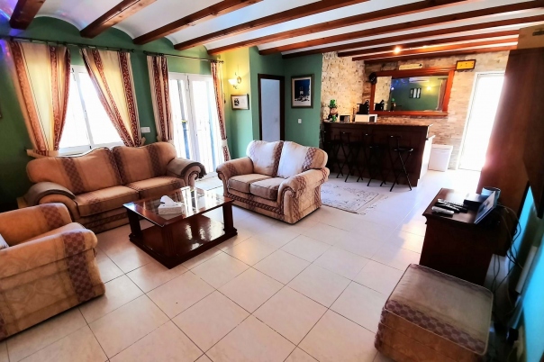5 bed villa in Pedreguer