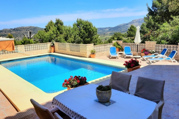 5 bed villa in Pedreguer