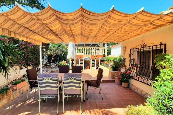 5 bed villa in Pedreguer