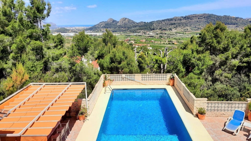 5 bed villa in Pedreguer