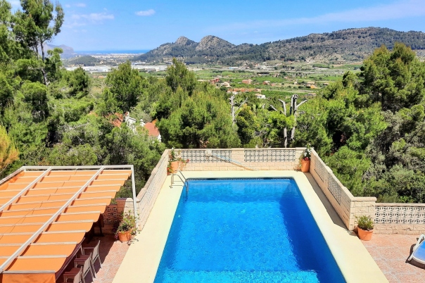 5 bed villa in Pedreguer