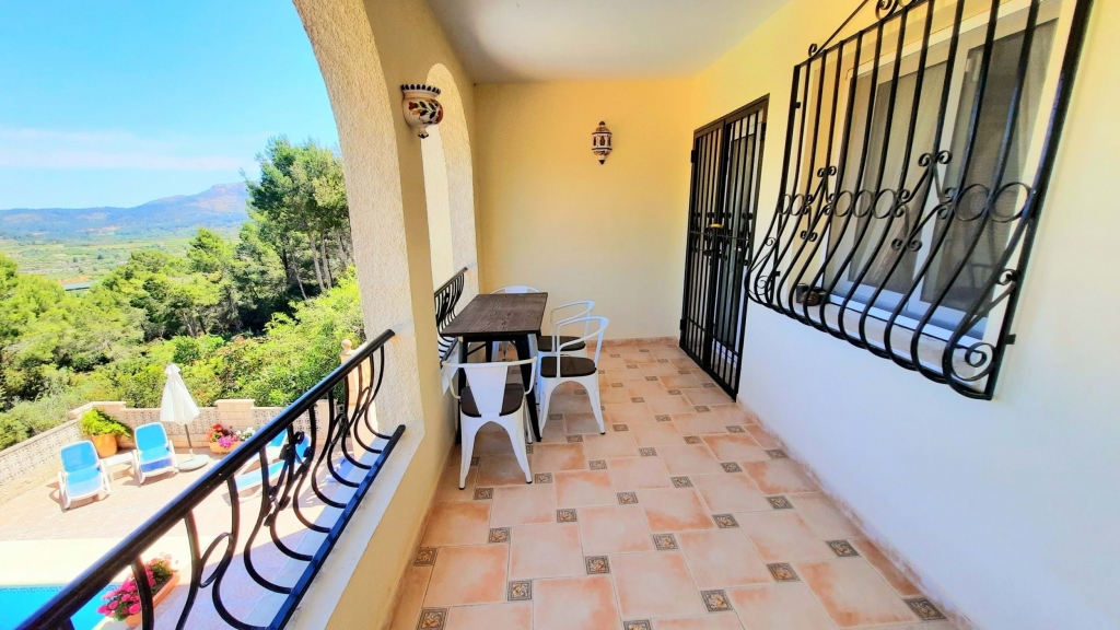5 bed villa in Pedreguer
