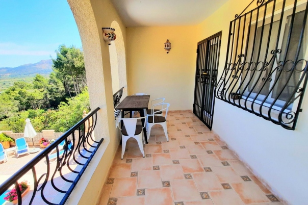 5 bed villa in Pedreguer