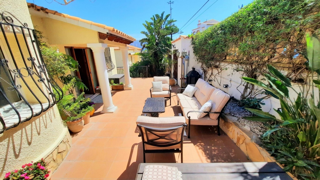 5 bed villa in Pedreguer
