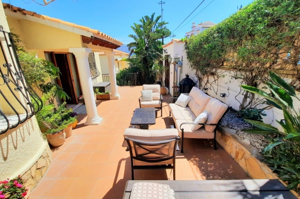 5 bed villa in Pedreguer