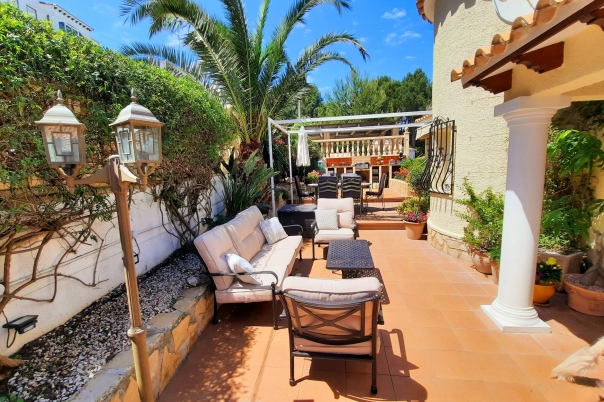 5 bed villa in Pedreguer