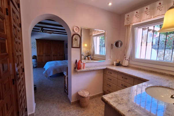4 bed villa in Orba