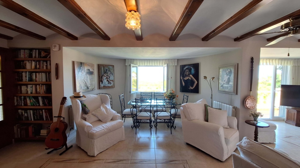 4 bed villa in Orba
