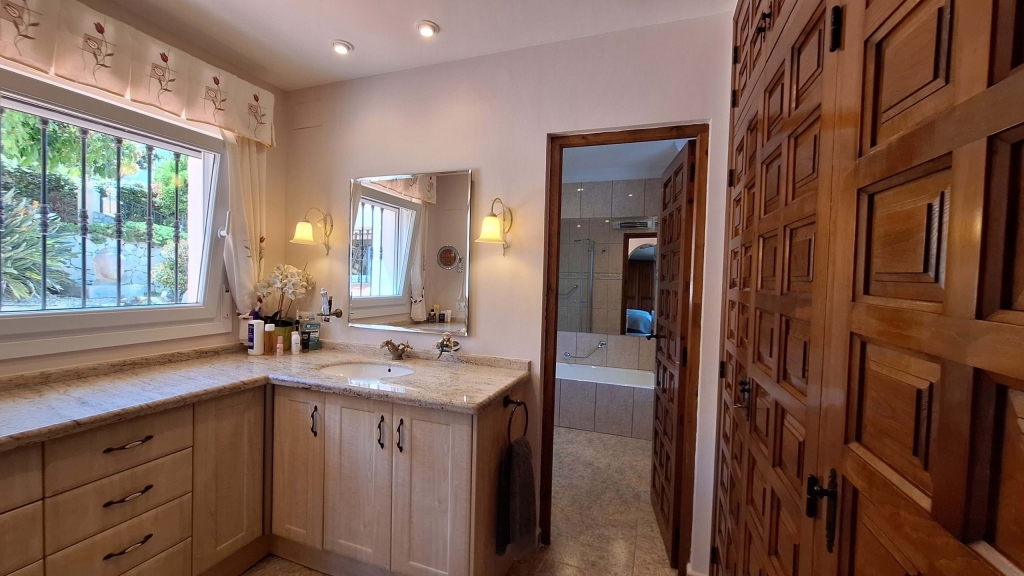 4 bed villa in Orba