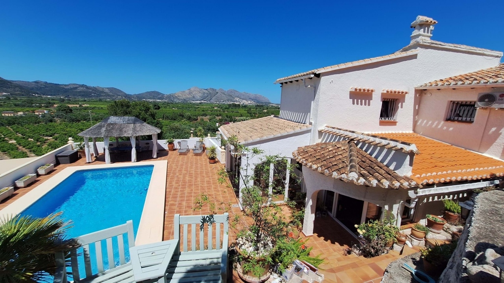 4 bed villa in Orba