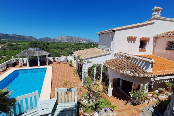 4 bed villa in Orba