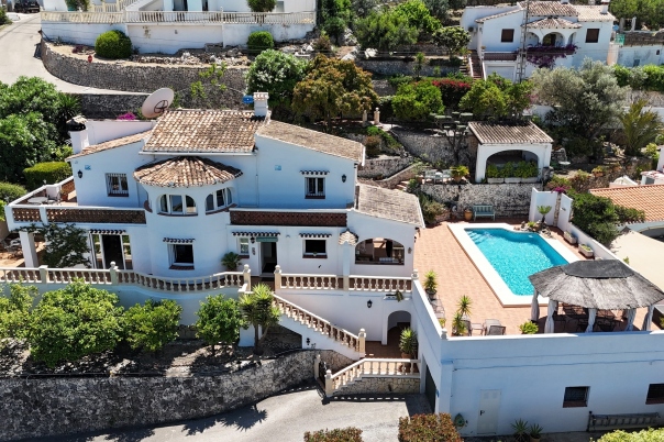 4 bed villa in Orba