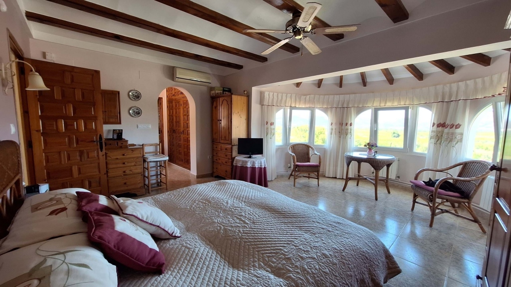 4 bed villa in Orba