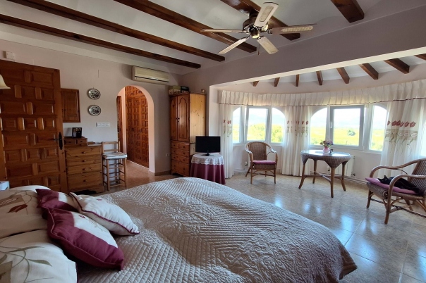 4 bed villa in Orba