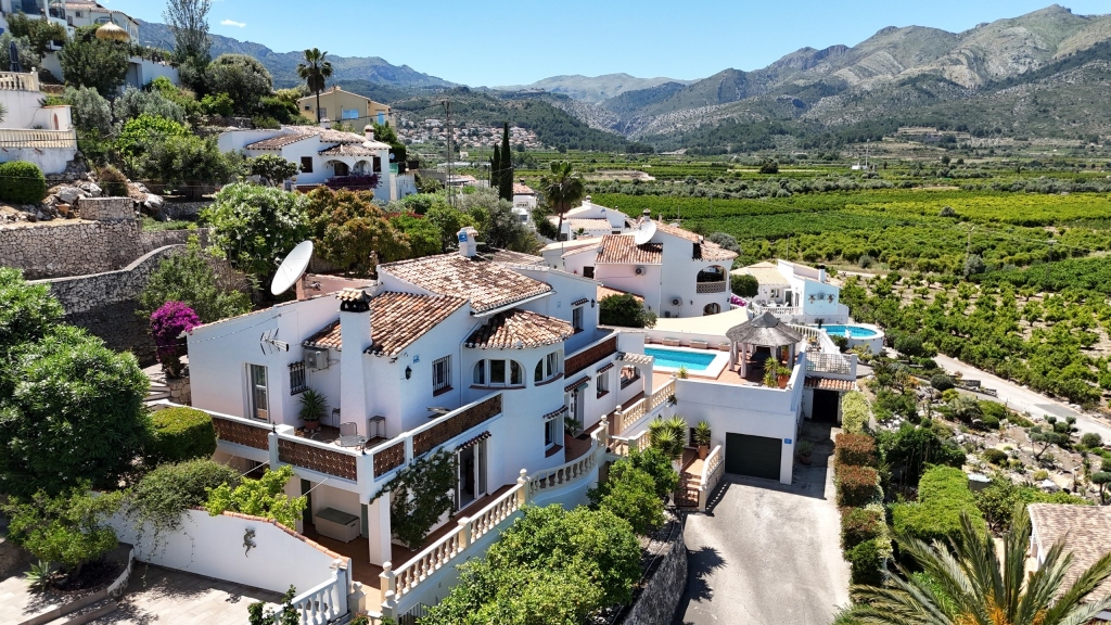 4 bed villa in Orba