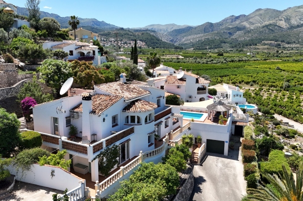 4 bed villa in Orba