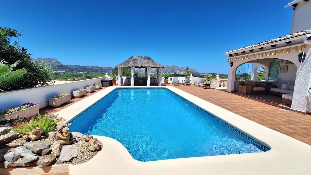 4 bed villa in Orba