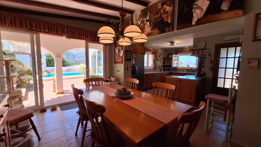 4 bed villa in Orba