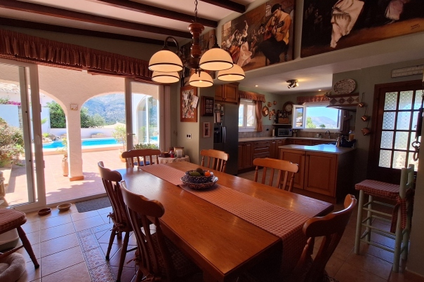 4 bed villa in Orba