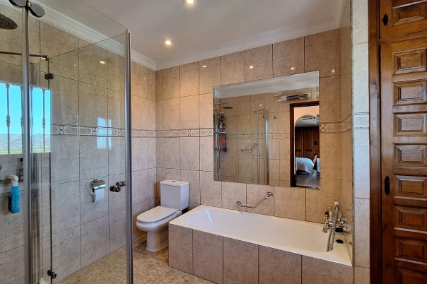 4 bed villa in Orba
