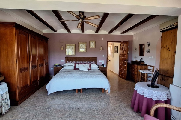 4 bed villa in Orba