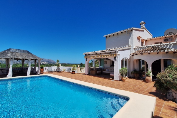 4 bed villa in Orba