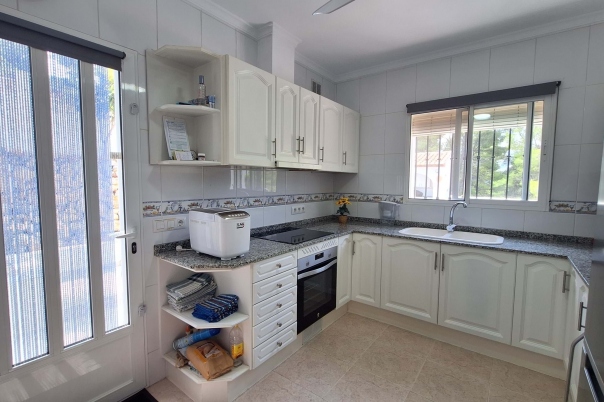 5 bed villa in Orba